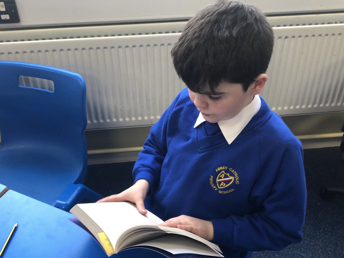 AbbeyPrimary's tweet photo. #Nationalstorytellingweek #Y3 like to read along when listening to their story @TomFletcher #Creakers https://t.co/xu4BoumiRC