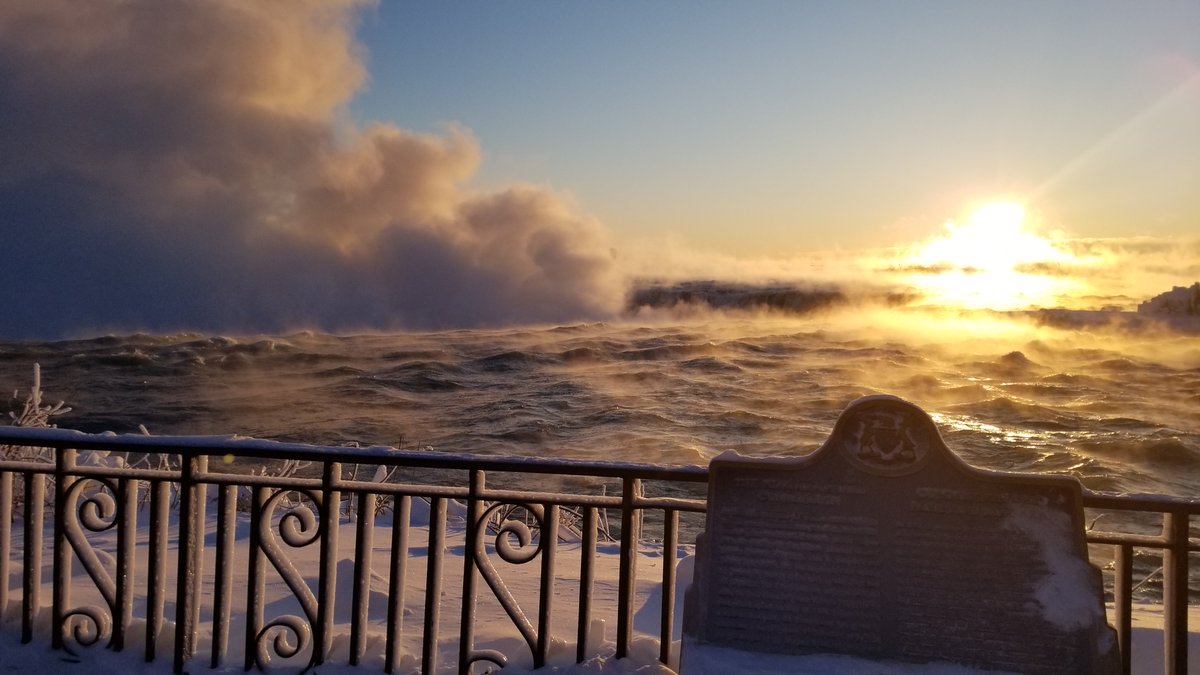 fallsavenue's tweet photo. It's -20ยฐC Thursday January 31st, 2019 in #NiagaraFalls ๐จ๐ฆ but it feels like -33ยฐC so if you're out exploring this winter wonderland make sure you bundle up!
.
#PolarVortexโ๏ธ #ComeWarmUp ๐จโ๐ฉโ๐งโ๐ฆ
https://t.co/IpOeUM1PYM https://t.co/45uEyGS3AO