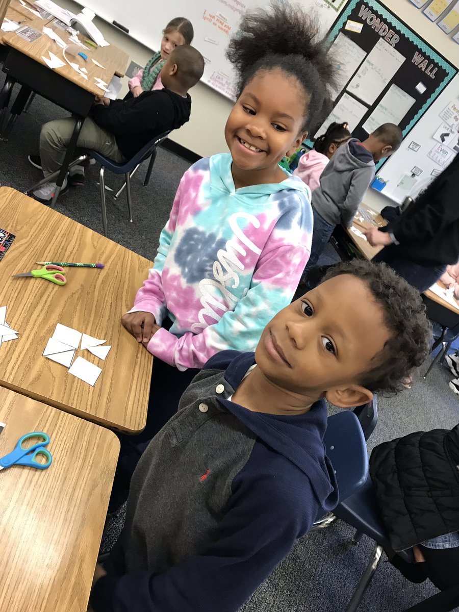 Loving the collaboration and math conversations happening in <a href="/MStephensonR2/">Micah Ann Stephenson</a> 2nd grade room!! This activity made me stretch my brain! <a href="/NSECrickets/">NSE Crickets</a> #mathtalk #tangrams