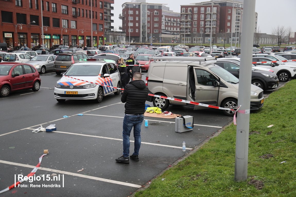 Nu online: gewonde bij steekpartij op parkeerplaats van winkelcentrum Simon Carmiggelthof Den Haag Leidschenveen: regio15.nl/nieuws/lijst-w…