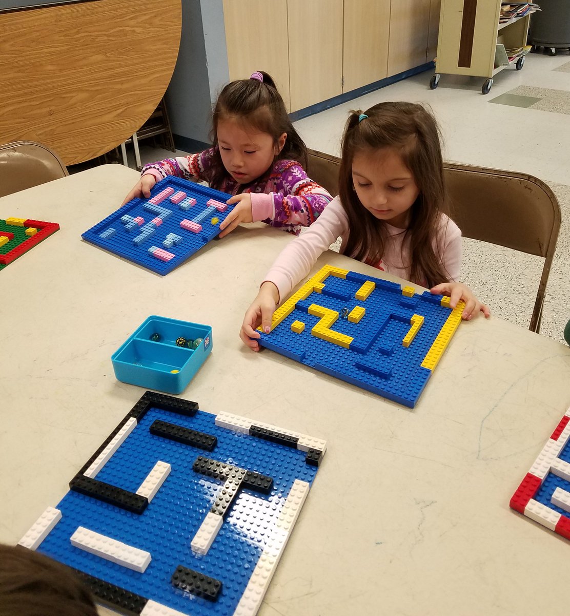 We can move marbles in the Lego Mazes. Awesome! @GrundyAve @SachemSchools 
#steamactivities