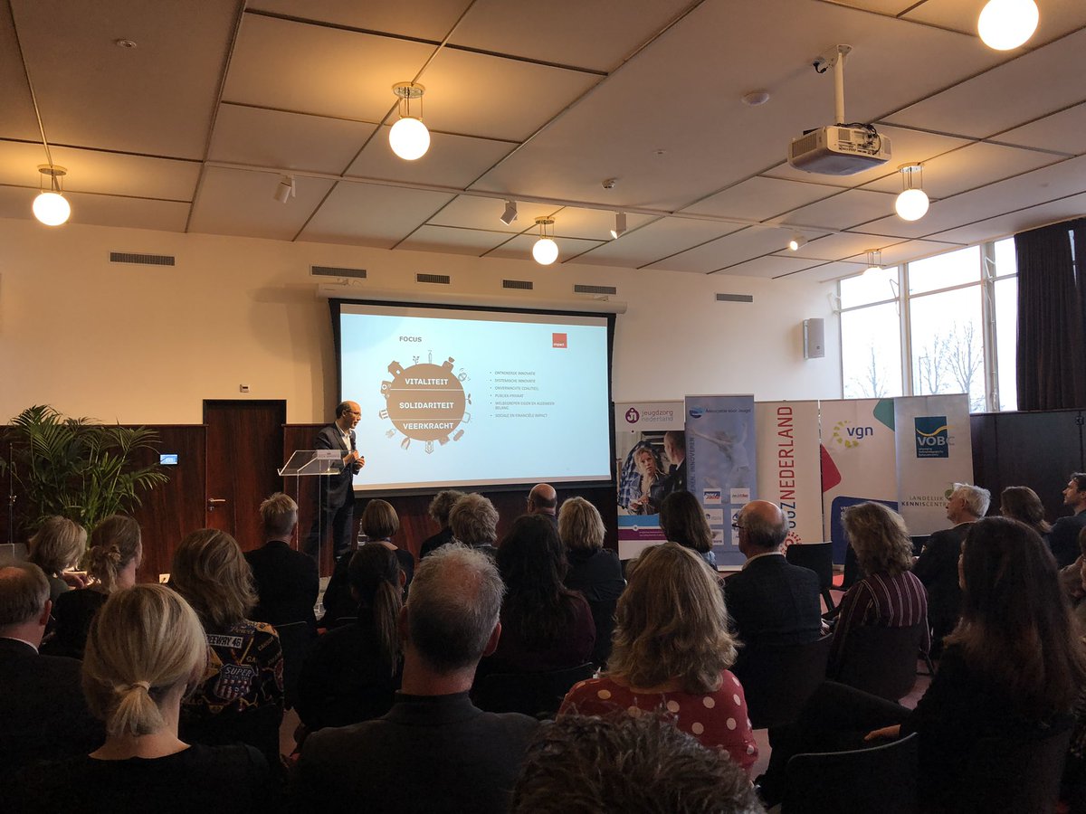 Sadik Harchaoui van <a href="/SocietyImpact/">Society Impact</a> spreekt op Nieuwjaarsbijeenkomst (nog net in januari 😉) van jeugdbranches @Jeugdzorgned @GGZNEDERLAND <a href="/VGNbranche/">Vereniging Gehandicaptenzorg Nederland</a> #vobc en <a href="/AssociatieJeugd/">Ass. voor Jeugd</a>