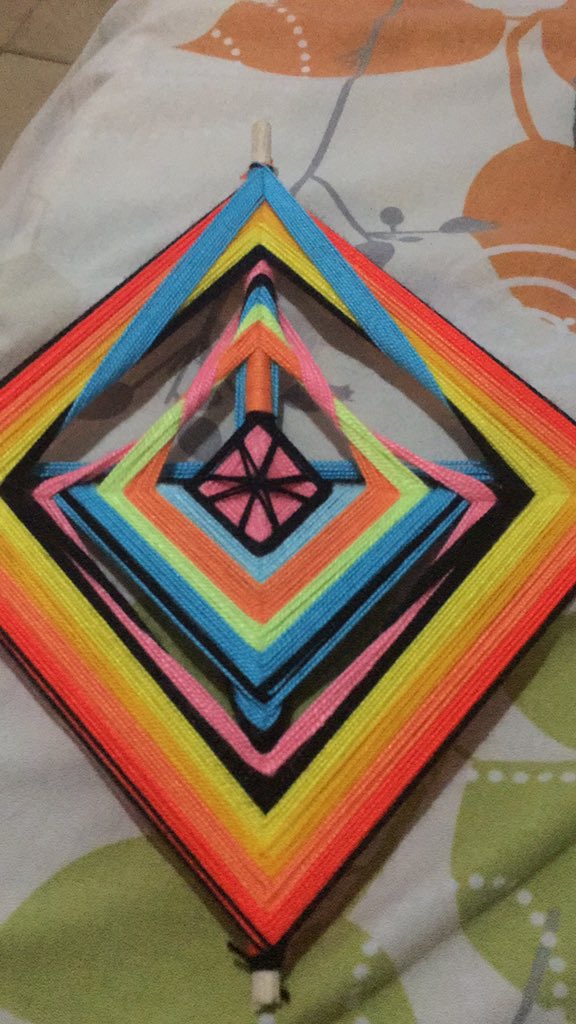SilvaJeanette's tweet photo. #amocrear #Artehuichol #ojodeDios https://t.co/adNUfoABfZ