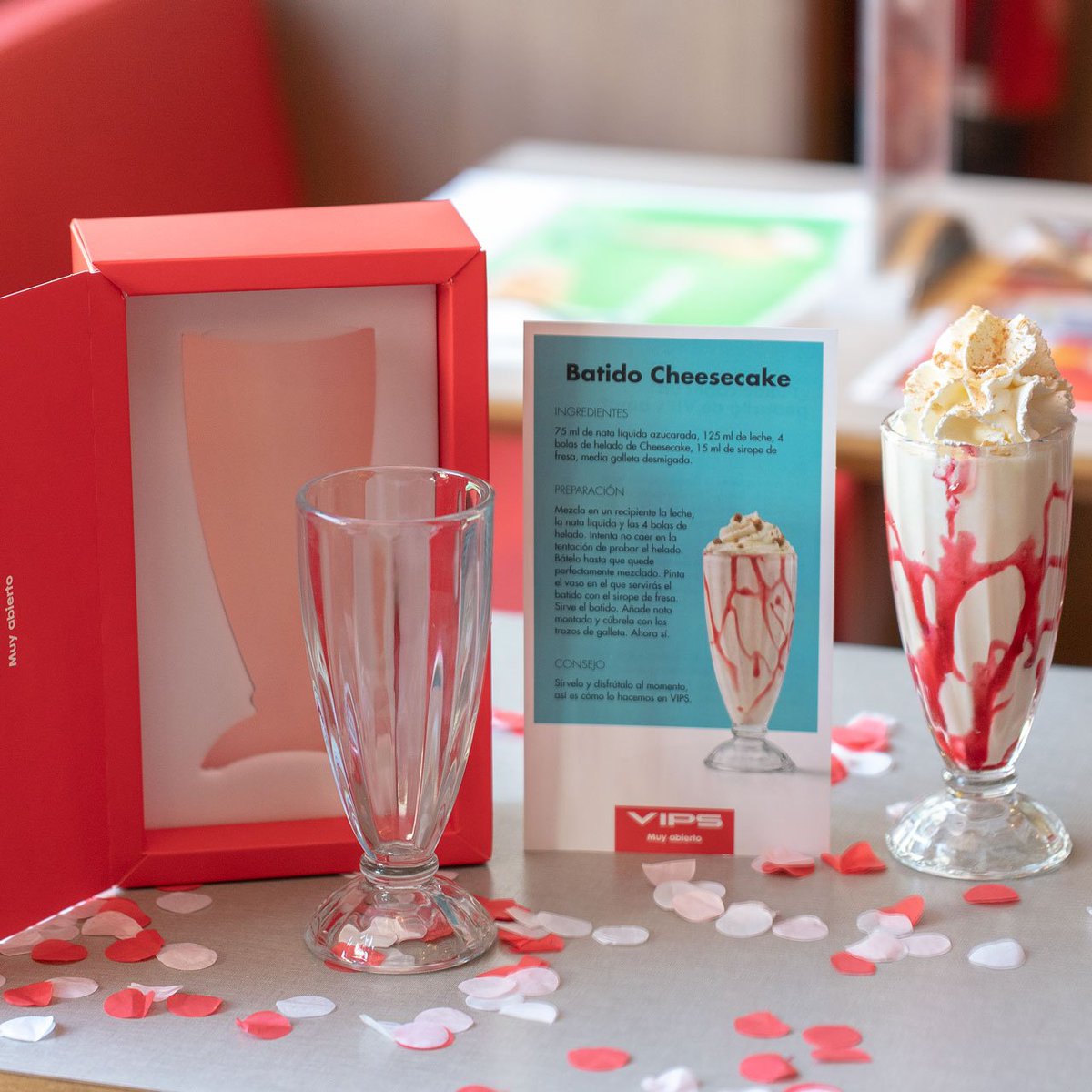 VIPS's tweet image. 🎉¡El día 6 de febrero a las 13h abrimos #NuevoVIPS en Valencia @CC_Nuevo_Centro! 🎁Habrá regalo para los 50 primeros clientes! La receta del batido de Cheesecake + nuestro clásico vaso de cristal!🥳 ¿te apuntas?