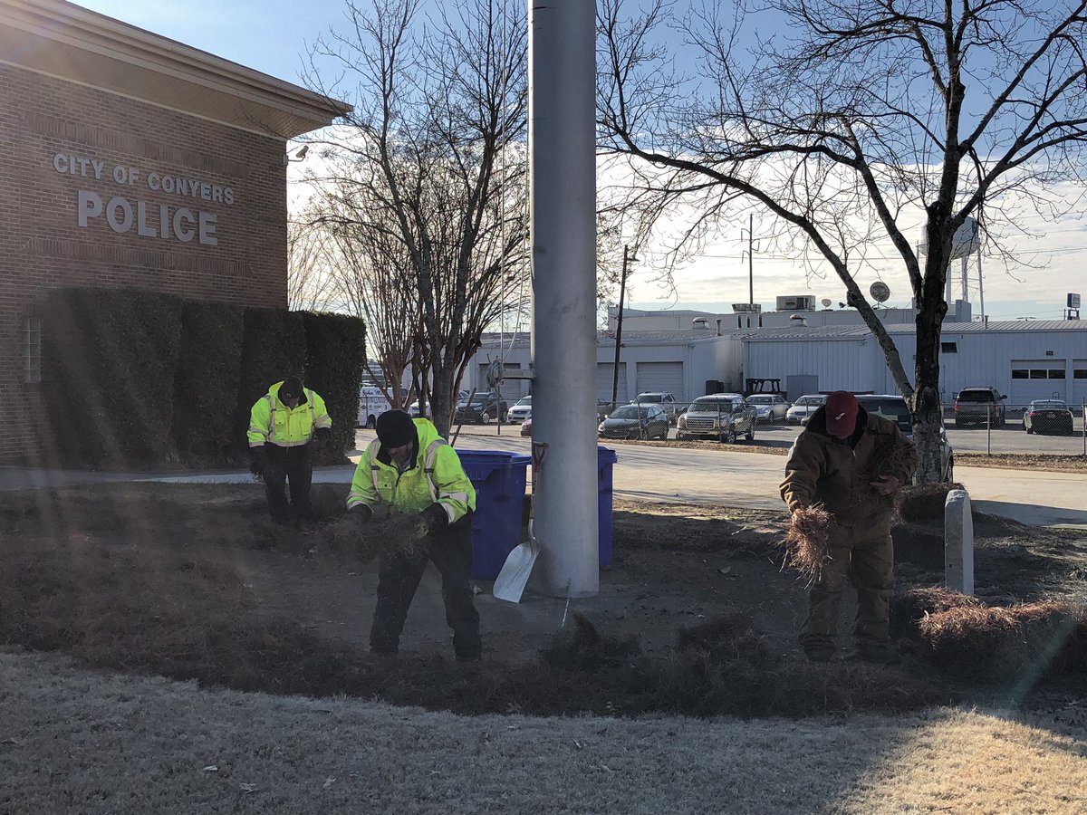 CityofConyersGA's tweet photo. Brrr! It’s chilly 🥶 outside, but our Public Works employees are bundled up, spreading pine straw and beautifying the grounds at City Hall and the Conyers Police Department. Thanks to Shane, Wayne, Paul and Marvin for braving the cold temperatures and working hard! https://t.co/A7kohmP2Oa