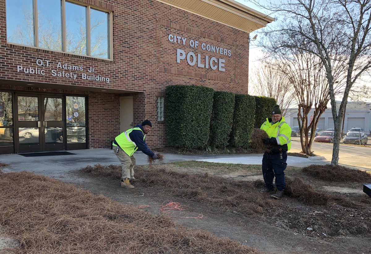 CityofConyersGA's tweet photo. Brrr! It’s chilly 🥶 outside, but our Public Works employees are bundled up, spreading pine straw and beautifying the grounds at City Hall and the Conyers Police Department. Thanks to Shane, Wayne, Paul and Marvin for braving the cold temperatures and working hard! https://t.co/A7kohmP2Oa