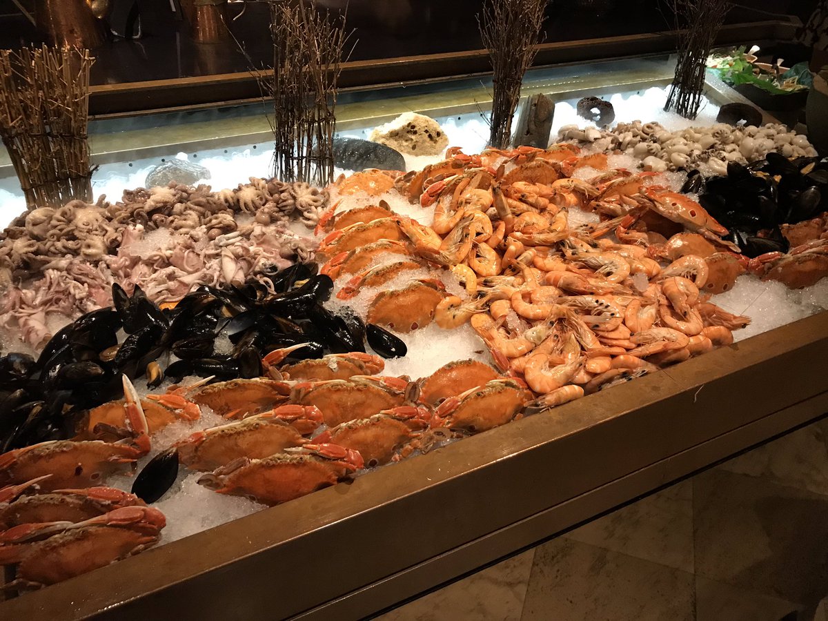 らーめん太郎 台湾 の ロブスター 食べ放題 台北にある 君品酒店 というホテルの 雲軒西餐廳 というレストランになります 日本円で1万円くらいしましたが ロブスターを6匹くらい食べたので たまにならアリかなと 他にも刺身やエビ カニなどの