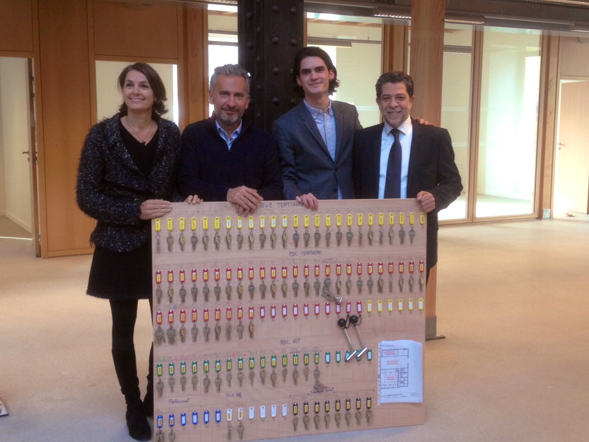 louriealexandre's tweet photo. La remise des clés de H7, c’est forcément à la mesure du projet : démesuré, cool et plein d’énergie créatrice !
Bravo à la team @H7lyon @CedDenoyel @mconihout @NinonMqt Bruno Sana Eleonor 
Et vivement l’ouverture✌️
@GroupeSOS #ArtyFarty @axeleo @LyonFrenchTech @grandlyon https://t.co/SV8XPDXthb