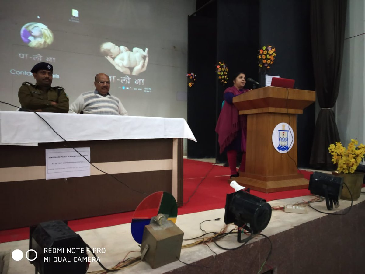 aaryamonika's tweet photo. @हजारीबाग पुलिस अकेडमी में प्रशिक्षु डीएसपी व सब इंस्पेक्टर्स को शिशु हत्या व शिशु परित्याग के मुद्दे पर ट्रेनिंग देने के दौरान..
@Manekagandhibjp.
@rajnathsingh
@MinistryWCD
@dasraghubar
@loismarandi @jharkhand181
@dgpjh
#PaaloNaa
#NoMoreRIP
#Infanticide
#newborn https://t.co/JcWJoAXCly
