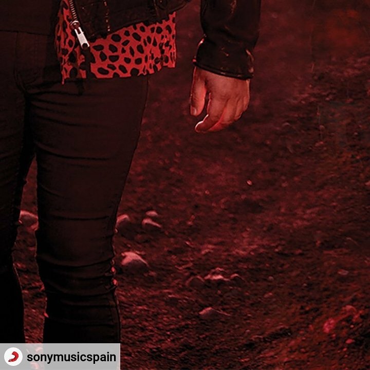 ClubOirAmor's tweet photo. Atentos a @RioRomamx ¡Ya comenzaron a revelar la portada de su próximo sencillo! @SonyMusicSpain @sonymusicmexico
#DeberíasEstarAquí 08.02.19 https://t.co/gd5rLtKKbS