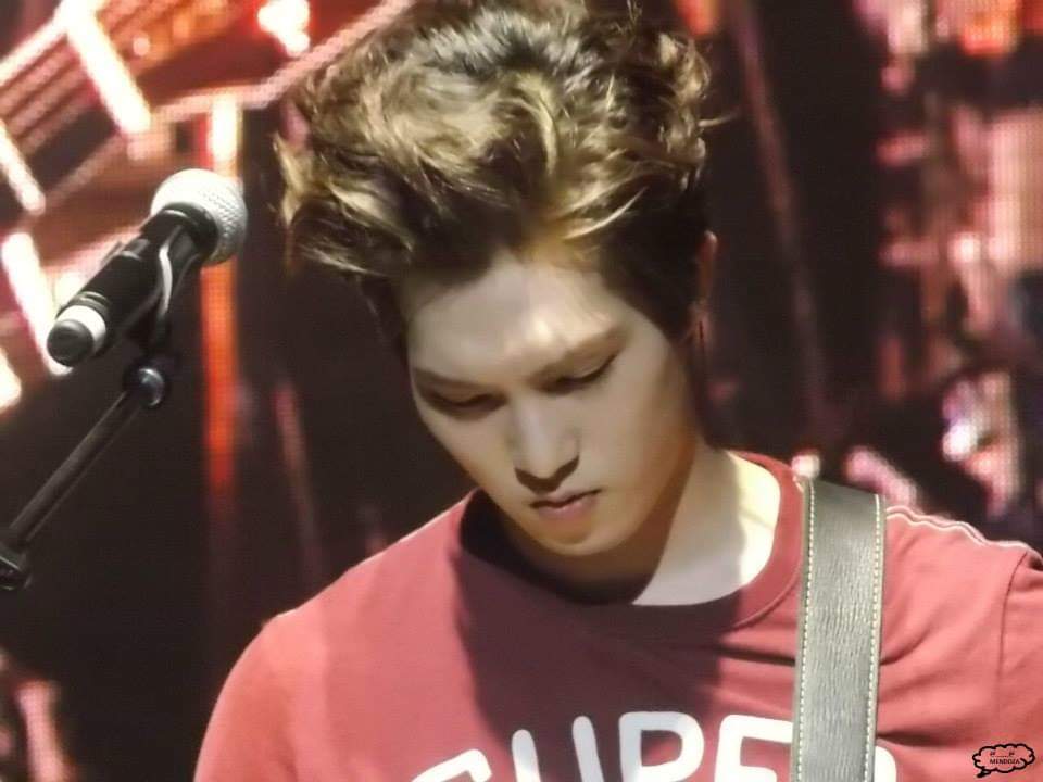 turtle_lobe's tweet photo. Que lindas fotos le saqué a Juani 😍😍😍😍😍
@cnbluegt te amo 💙
Igual no es que haya sido biased solo estaba de mi lado y bueno me revoleaba la guitarra en la cara cómo evitarlo? Jajaja 😍💙🔥🔥🔥
#CNBLUE #BluemoonChile 2014 🙈🙊 https://t.co/S69iuQMk5R