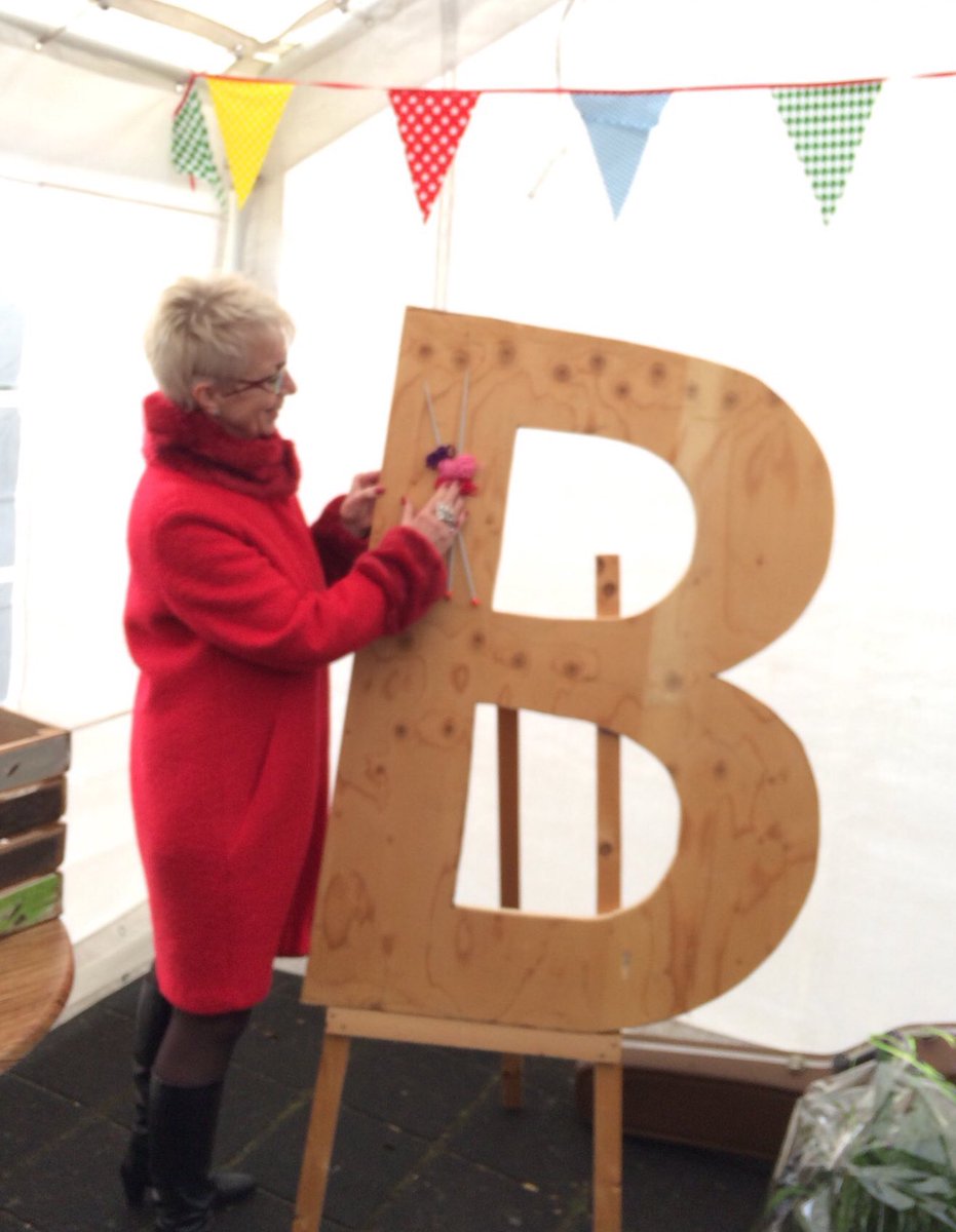 Tintengroep's tweet photo. De opening, door wethouder Ans Grimbergen, van De Buurtschuur is een feit! Een aanwinst voor Veendam #cosis #compaen #samen https://t.co/1o67wLJild