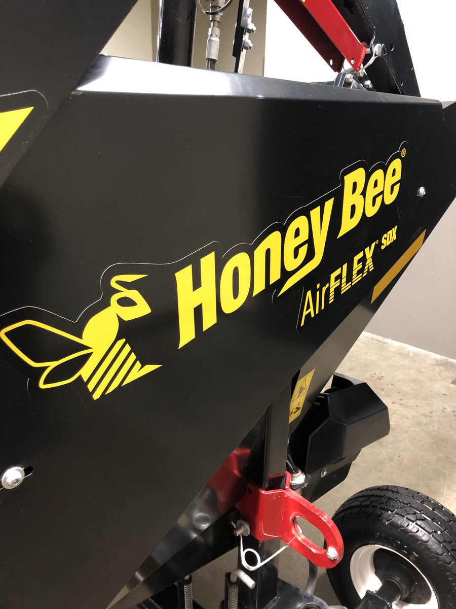 GarrettMacDon's tweet photo. A few hand warming beverage devices left this morning in booth 1327 at #IPFS2019. The new AirFlex SDX Draper is here too. Stop by today before we pack up and move on to the @KYNFMS in Louisville for the next one! https://t.co/dyQvVySuvc