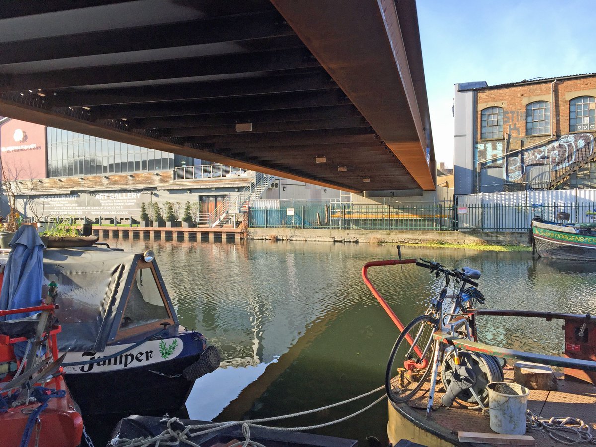 diamondgeezer's tweet photo. A new footbridge has been lifted into place between Fish Island and the Olympic Park https://t.co/cspSs1Hgen