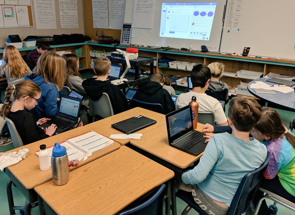 ScottMcKenzie27's tweet photo. Student leading Math class today. She's teaching others how to code a "Greater Than/Less Than/Equal to" game to build our capacity with decimals. #Rm9Parents #wrdsbcodes #wrdsbmath https://t.co/CaNfksfNvQ