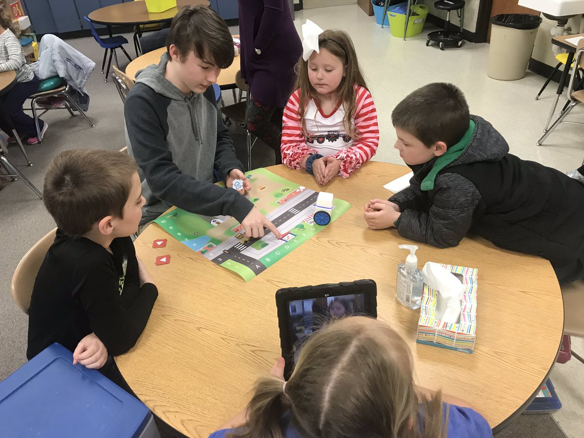 Coding without a keyboard!  YVRCA STEM outreach at Davis-Townsend.  <a href="/YVRCA_NC/">Yadkin Valley Regional Career Academy</a> <a href="/dcsnc/">@DCSNC</a> <a href="/kcwelch99/">Kim Welch</a>
