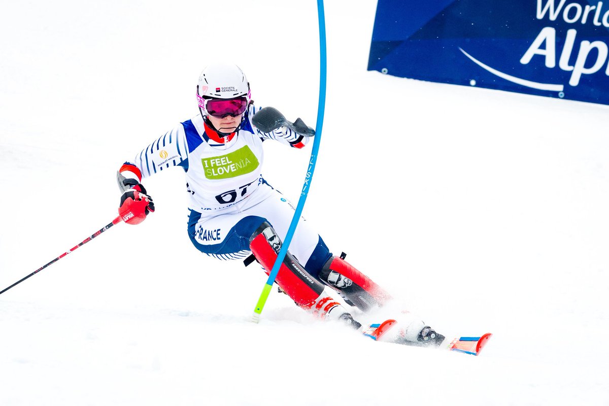 Elle l'a fait ! 5ème course et 5ème médaille d'or🥇 pour <a href="/MarieBochet/">Marie Bochet</a> aux #championatsdumonde #handiski. La 20ème médaille d'or 🥇 mondiale de sa carrière. Immense, immense championne. Immense, immense respect 👏👏👏#BravoMarie 👍 #Kranjskagora2019 <a href="/TousHandisport/">Tous Handisport Société Générale</a>