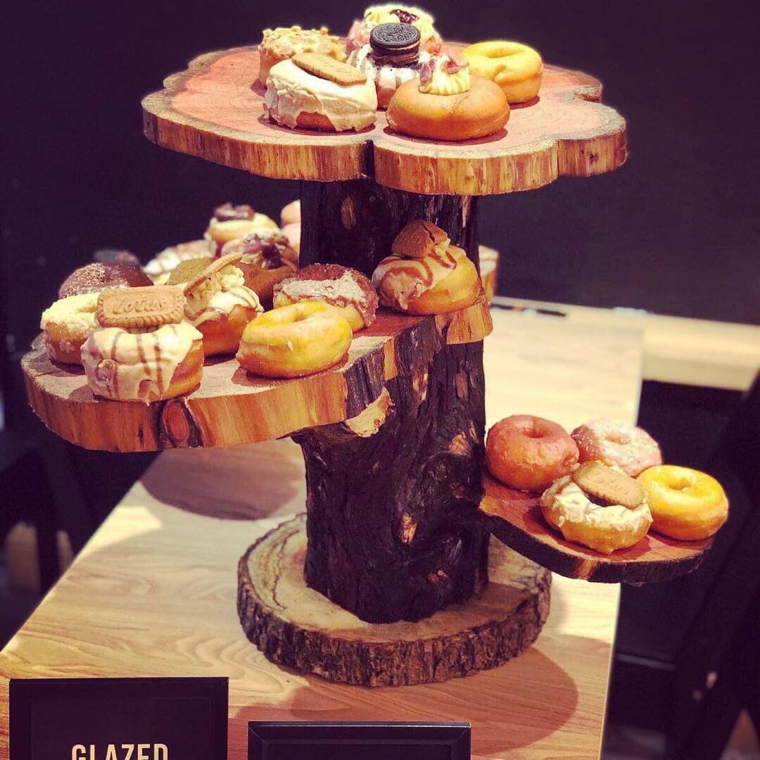 Rustichic17's tweet image. #donuts #catering #Dorset #Bournemouth #naturalwood #rusticdecor #woodslices #cakestands #weddings #events #coffeeshops #restaurants