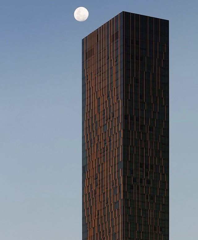 ENGINEOC's tweet photo. Repost Golden Age Group ......Beautiful image; @tom.hutton
A truly iconic tower, shining at night, outstanding work. We are so proud to manage Victoria One.
Developer; Golden Age;
Project Manager; Timeplaceprop
Builder; Probuild
Hashtagged(Engine Property Group)
#engineip… https://t.co/qLOIdp9FNM