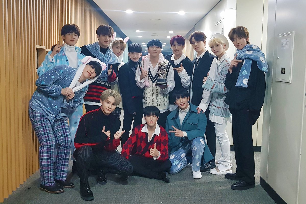 pledisvtbot's tweet photo. ［17b's 호시］Q: 世界で最もあったかい家は？🏠 A: #SEVENTEEN_Home 💖 というわけで！#Home2stWin を取ることが出来ました！！ウリカラットちゃんがHomeを愛してくれるお陰で賞をもらえて本当に感謝してます。Homeがオリコン週間ランキング1位を獲得できたのもカラットのお陰！本当にありがとう！ https://t.co/QXS55CIoZF