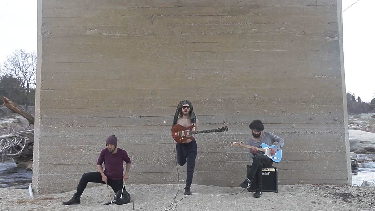 CapuchaSarten's tweet image. 🎸Vivir de nuestra #música y expresión artística, haciéndolo como un servicio a la comunidad, a la humanidad... ese es uno de nuestros sueños.✨

#CapuchaSartén