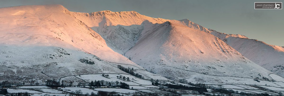 Awesome conditions in the Lake District for photographers and lovers of the outdoors. First light on Blencathra this morning. <a href="/CumbriaWeather/">ᴄᴜᴍʙʀɪᴀ ᴡᴇᴀᴛʜᴇʀ</a> <a href="/StormHour/">#StormHour</a> <a href="/keswickbootco/">Keswick boot co</a> #LakeDistrict #snow