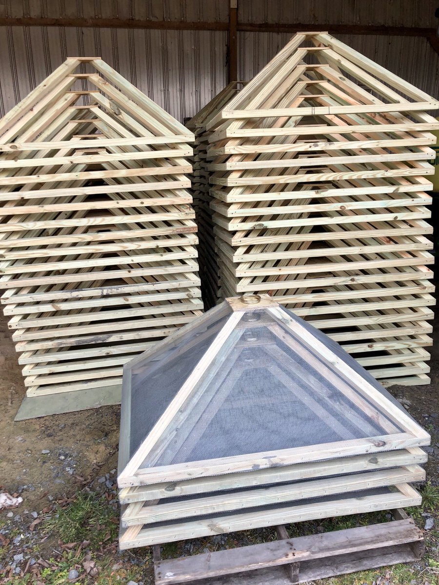 DominicDReisig's tweet image. We are gearing up to study pupal development, flight behavior, and find resistance alleles of bollworms in Bt and non Bt crops during 2019. These cages will catch the adults emerging from soil. Thanks for the funding @USDA_NIFA @lejodelpozo