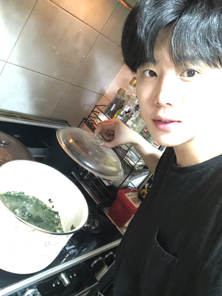 31.01.2019 Foto de Yejun preparado sopa para el cumpleaños de su madre  DyPF53EV4AASdGz