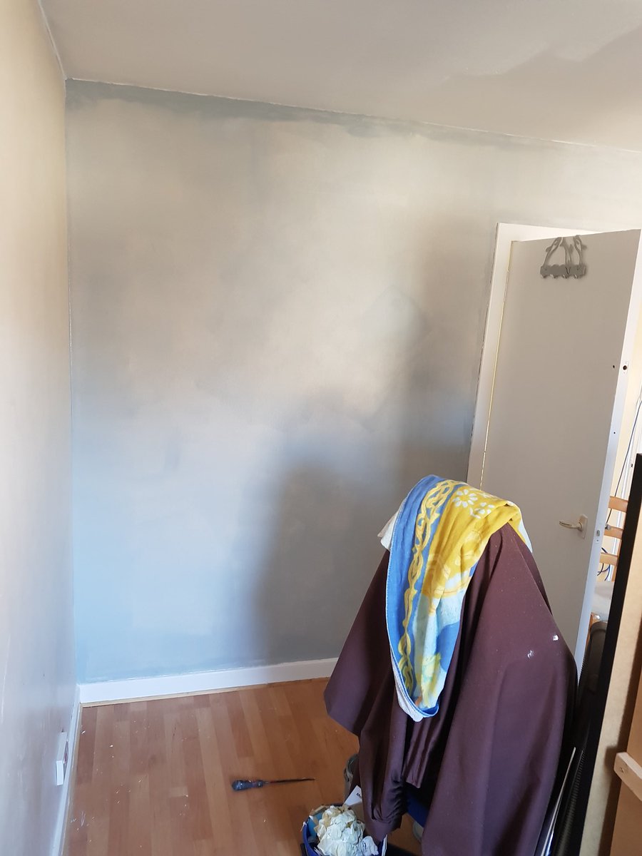 Catch22U's tweet image. Room slowly coming together, first coat on the walls. Time to go to work, second coat when I get home @purehavuk #studiorevamp #DIY