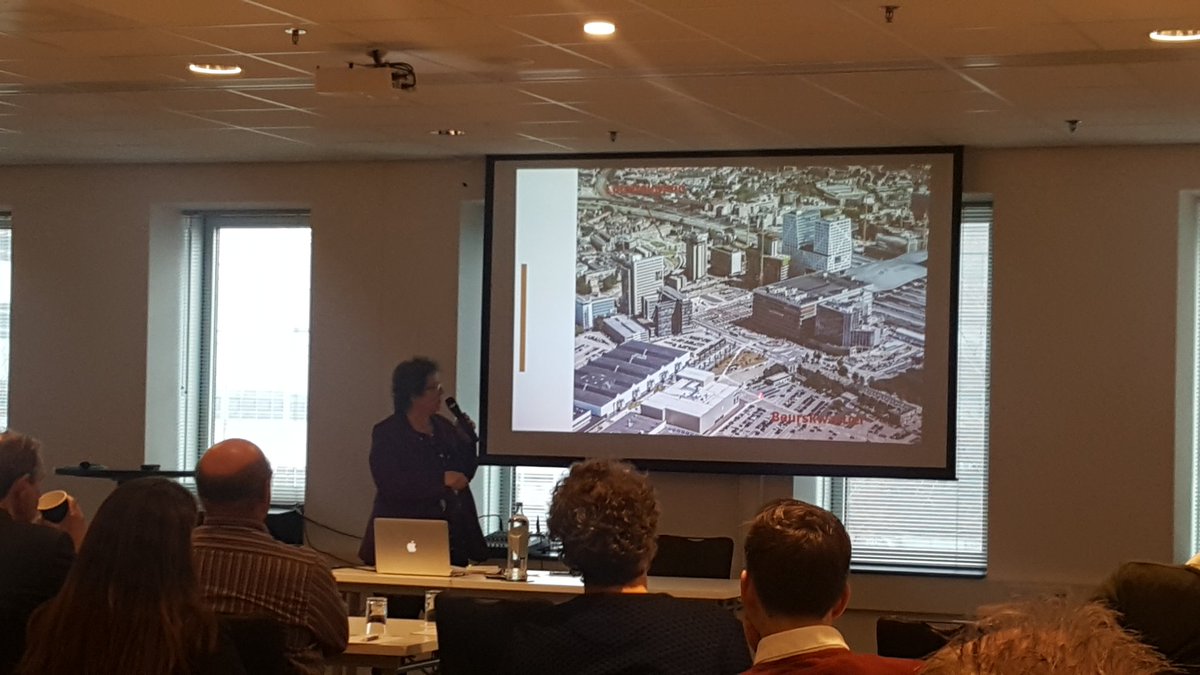 Op het @DGBCnl Congres Building Green, Smart &amp; Healthy aanwezig bij sessie over Beurskwartier <a href="/GemeenteUtrecht/">Gemeente Utrecht</a> en <a href="/WonderwoodsNL/">Wonderwoods Utrecht</a> door <a href="/jeanethekhuis/">Jeanet Hekhuis</a> en <a href="/Robbertvandijk/">Robbert van Dijk</a>. Mooie gebiedsontwikkelingen en prachtig #livingbuildings icoonproject.