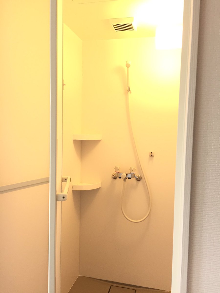 008landlord's tweet photo. 入居者募集中！
度々呼びかけている関西看護医療大学から近い新築ワンルームです。チラシ(資料)を大学の事務室に預けています。気になる方は事務室に行って見てください。
家賃5万〜。無料Wi-Fi。関西看護医療大学まで徒歩3分。新築。
#関西看護医療大学 
#賃貸  #下宿
#淡路市  #志筑  #ワンルーム https://t.co/zM0xlROj9d