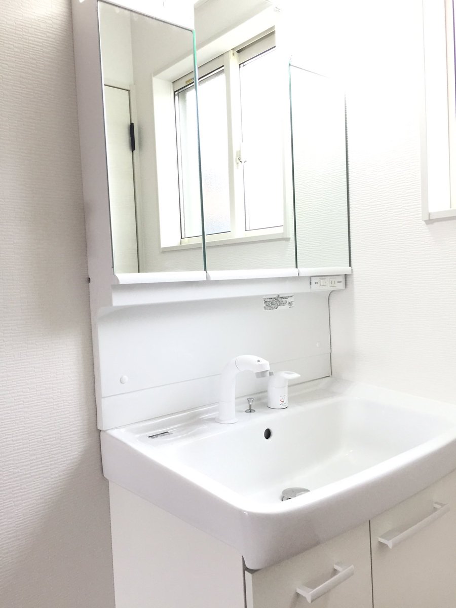 008landlord's tweet photo. 入居者募集中！
度々呼びかけている関西看護医療大学から近い新築ワンルームです。チラシ(資料)を大学の事務室に預けています。気になる方は事務室に行って見てください。
家賃5万〜。無料Wi-Fi。関西看護医療大学まで徒歩3分。新築。
#関西看護医療大学 
#賃貸  #下宿
#淡路市  #志筑  #ワンルーム https://t.co/zM0xlROj9d