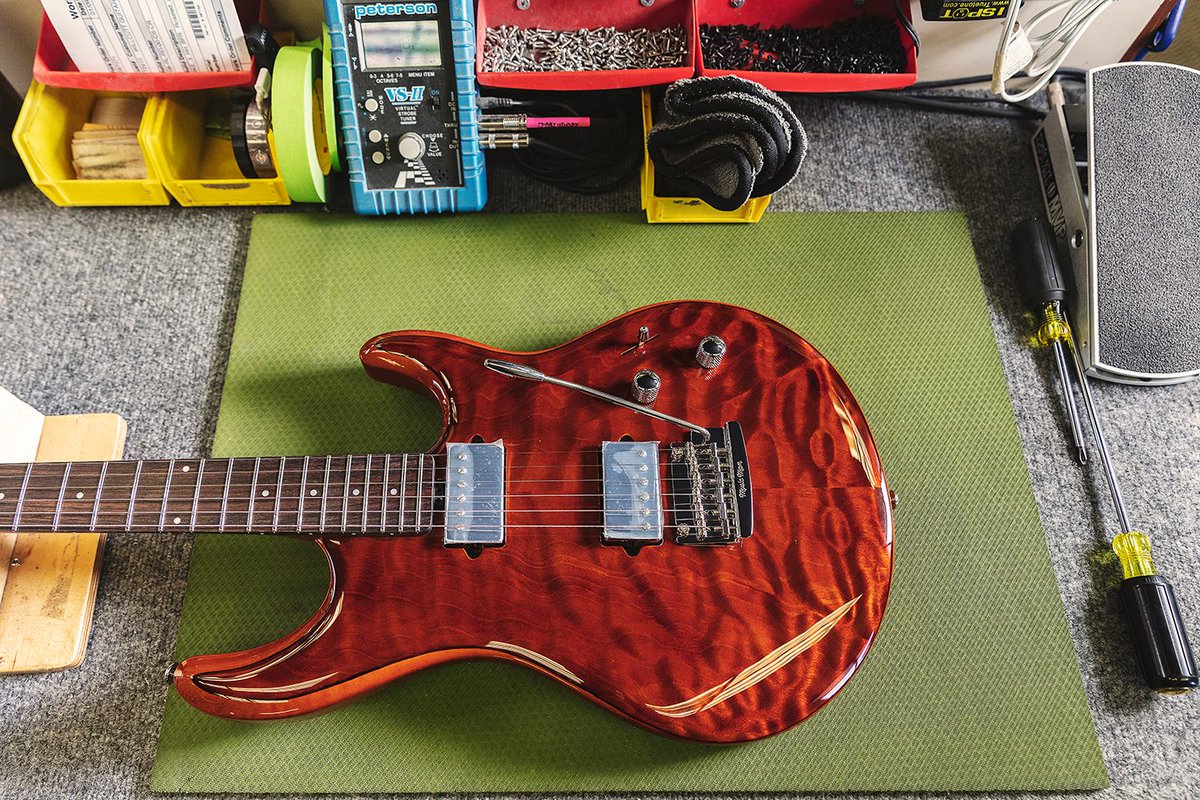 musicdistrib's tweet image. #LUKE3 En la Custom Shop de @ErnieBall_ger Music Man, ya le están dando los últimos retoques y ajustes, a varias unidades de su Luke III BFR. Una guitarra increíble que muy pronto llegará a las manos de sus afortunados propietarios