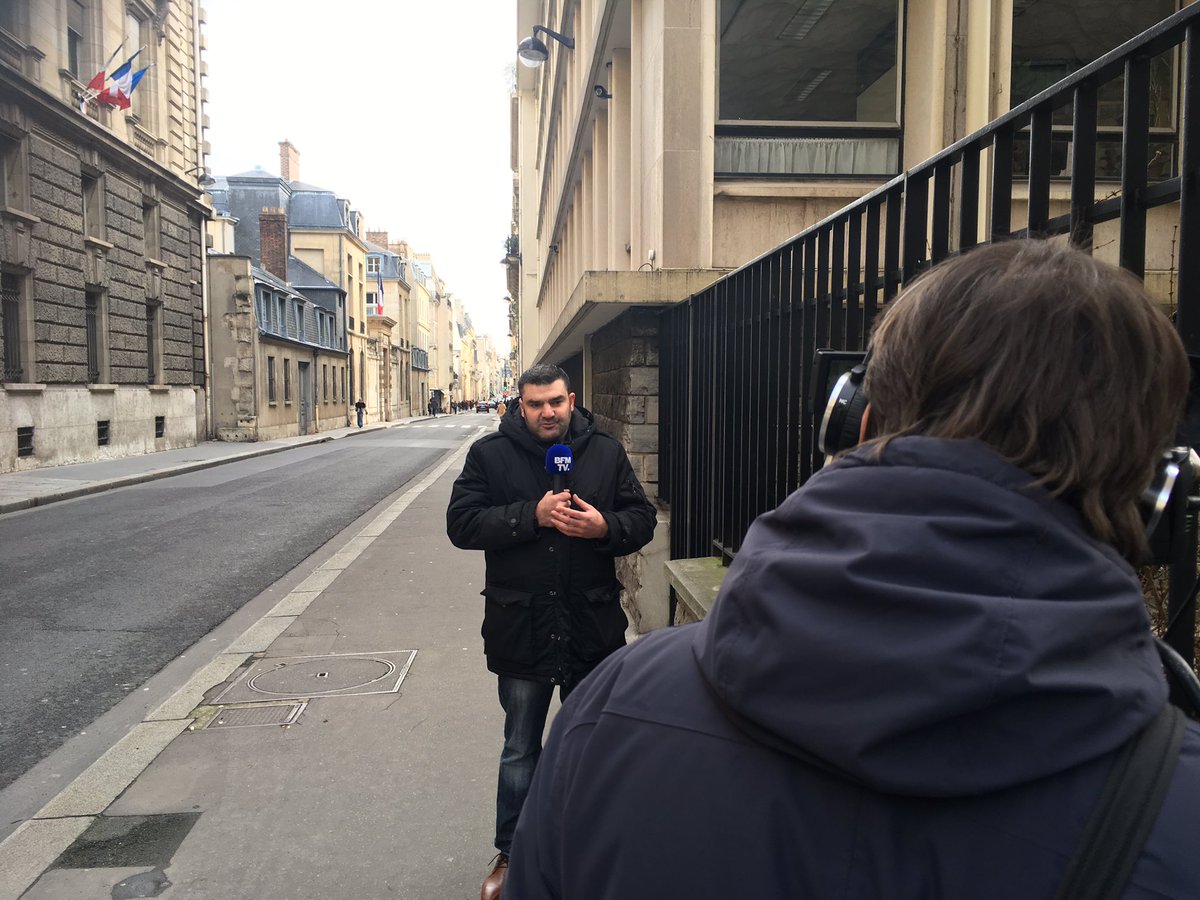 JeunesAgri's tweet photo. « Plutôt que faire peur aux consommateurs, nous demandons aux distributeurs de jouer le jeu des #EGAlim. C’est l’addition des mesures qui permettra aux #agris de retrouver de la valeur et aux #consommateurs d’avoir l’alimentation qu’ils souhaitent » @JDecerle sur @BFMTV https://t.co/eNGgIRv4OD