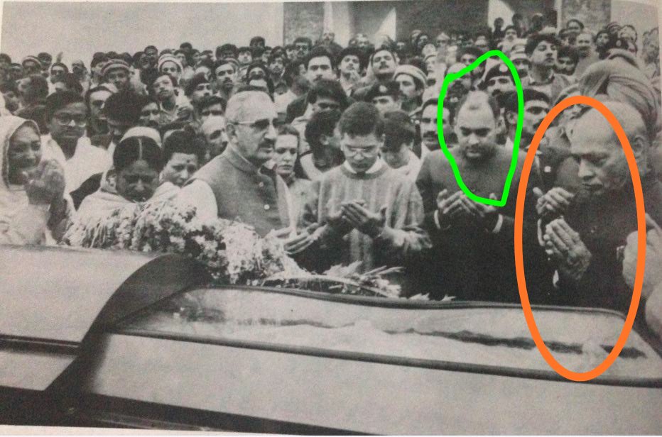 Have you noticed beauty in this pic? Watch PVNR's hands compared to other Congressis 😎