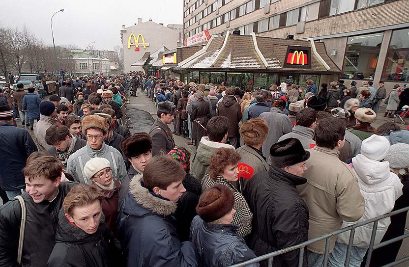 martin_camera's tweet photo. 31 января 1990 года в Москве открылся первый McDonald’s. https://t.co/udkfDxxLlX