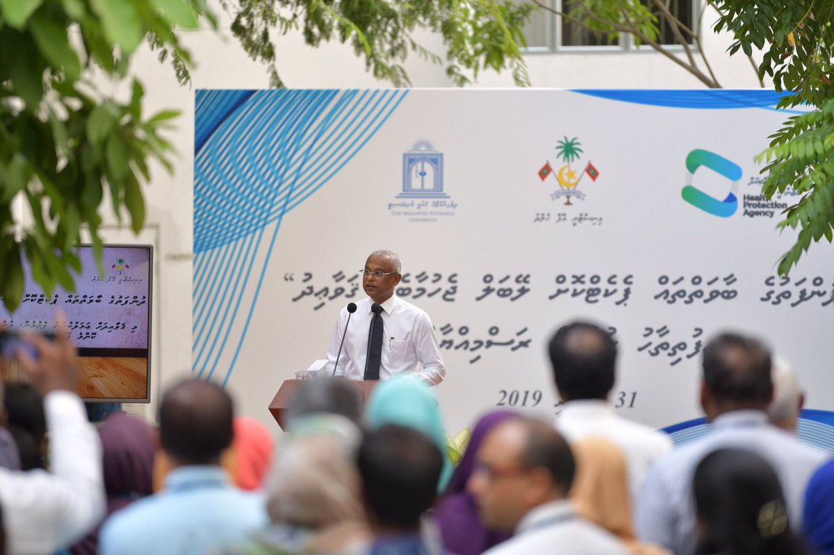 presidencymv's tweet photo. #Live
Miadhu mi nagaa fiyavalhu ge emme bodu beynumakee dhunfathuge gellumaa medhu aammu rayyithun ge medhuga heyluntheri kurun ithuru kurun. Adhi vakivakin cigarette vikkun manaa kurun. - President @ibusolih 
#100DaysGoals #BeatNCDs #25by25 https://t.co/PnqRKdgtip