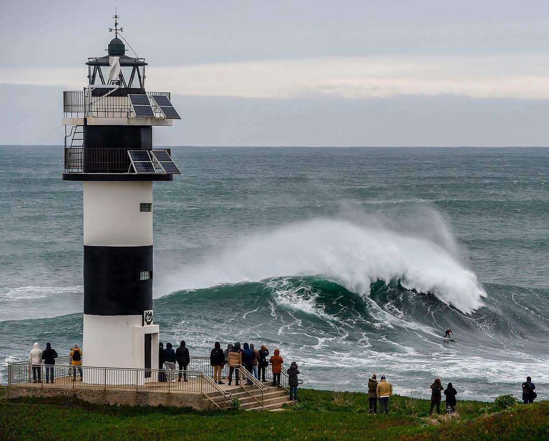 Ayer fue un gran miércoles para el surf en Galicia! Enhorabuena a Lucas Chianca e Ian Cosenza, vencedores del primer Illa Pancha Challenge y enhorabuena también a la organización y al resto de participantes! Nos quedamos con ganas de más! 🙌🏻
📷Miguel Riopa 
#IllaPancha