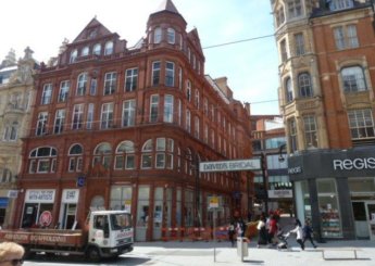 Quadrigacltd's tweet image. Throwback Thursday! Caxton Gate is an office and retail building that sits on the corner of Corporation Street and New Street in central Birmingham. Quadriga were employed to undertake a superheated steam clean to the building and carry out masonry repairs #timberrepair #heritage