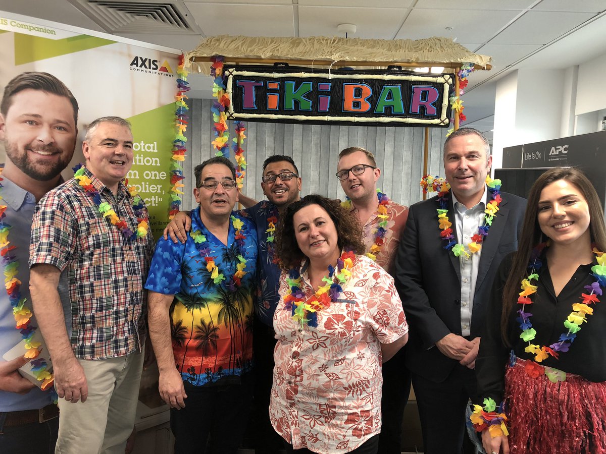 C1603C's tweet image. Team @Axis_NEur bringing sunshine to @IngramMicroUK  on a cold day. #ingrammicro #summerinwinter