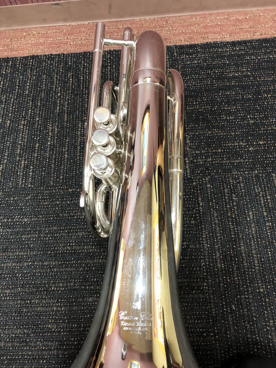 euphkato's tweet photo. 更に、カンスタルのバリトンビューグルです❗️
この時点で構えてマーチングをすると考えるとゾッとします😭
通常のバリトンはB♭管なのでG管だと更に重いです💦
でも、カッコイイ❗️ https://t.co/dZIr7jtCv9