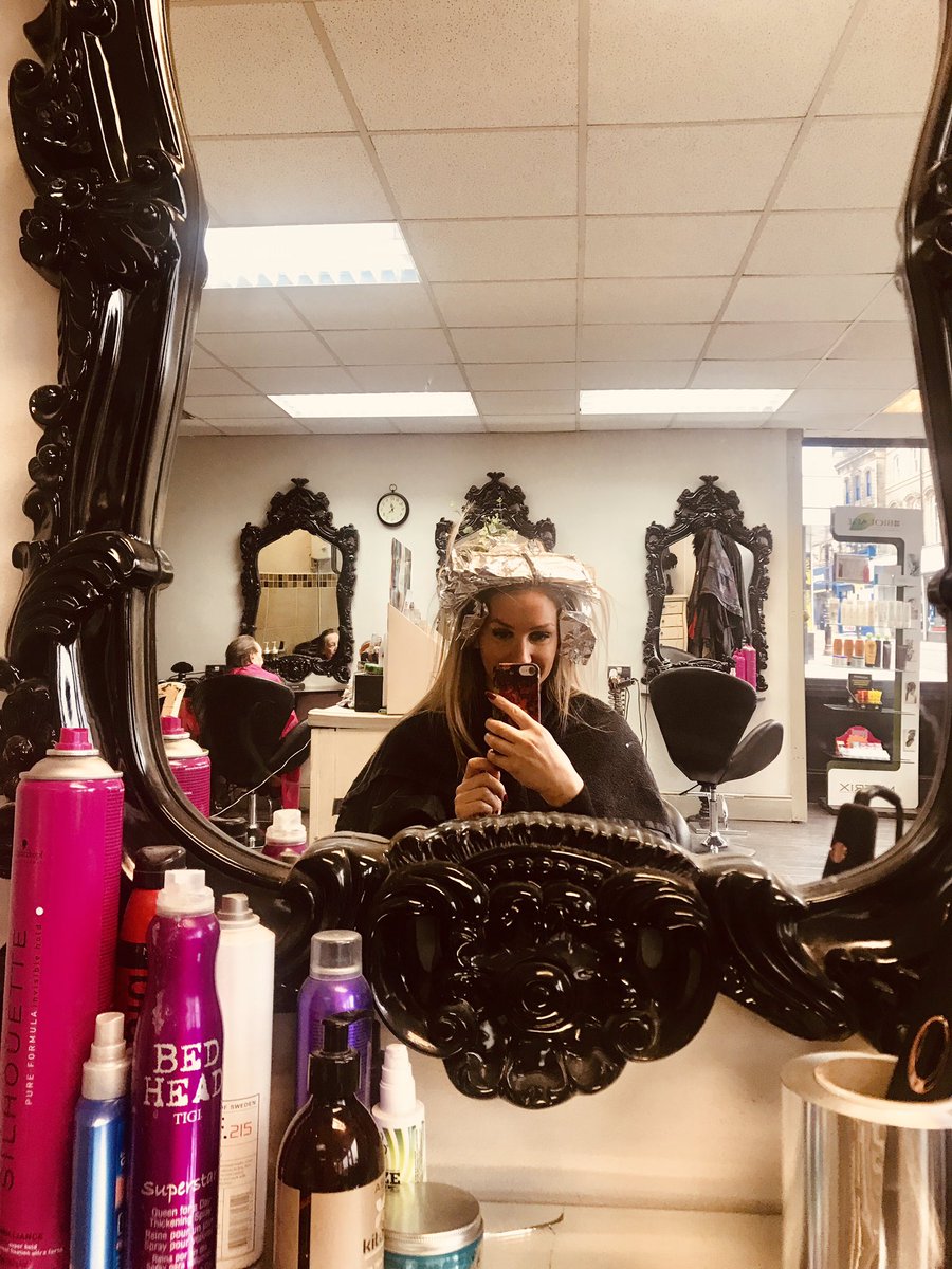 Finally getting the roots done 💇‍♀️💇‍♀️thanks to the lovely amanda 😘#goodbyegreys #ladyoflesure #ladyliberty #libertylounge