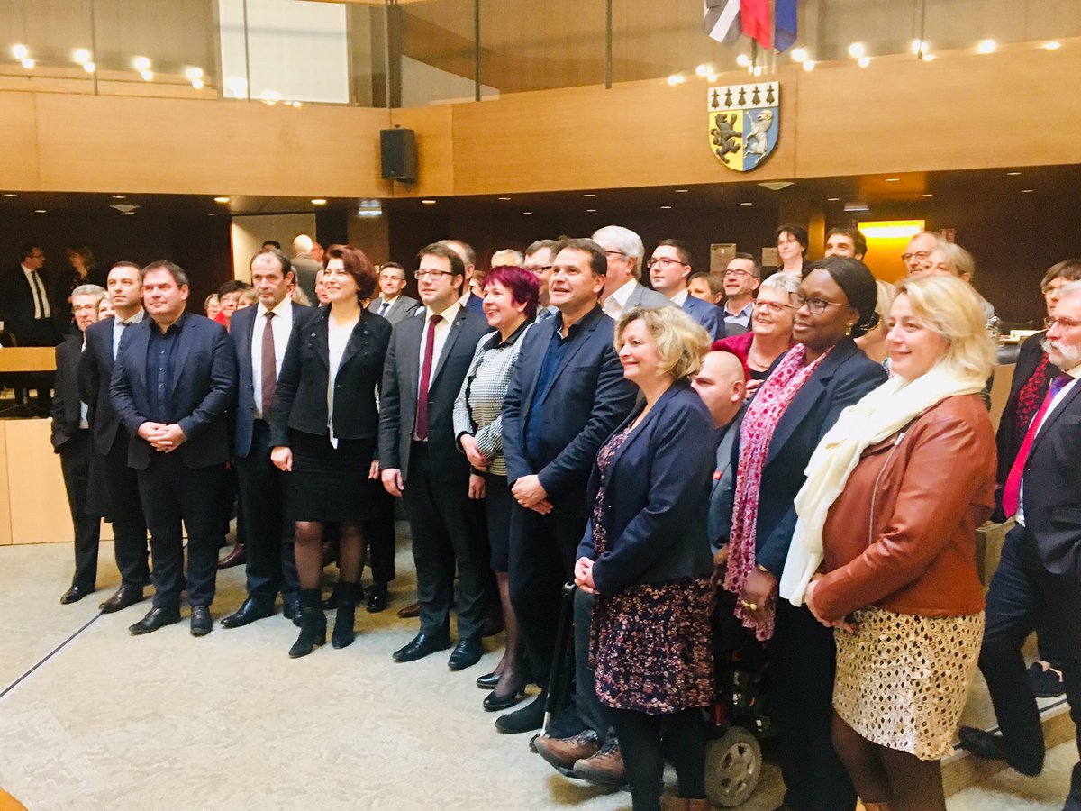 finistere_29's tweet photo. Fin des échanges sur le pacte d’accessibilité présenté par @LoigCG Président de la @regionbretagne et photo de groupe avant la pause déjeuner ! Retrouvez-nous à 14h30 pour la suite de la plénière #SPDirect https://t.co/bDfa5eVNi0