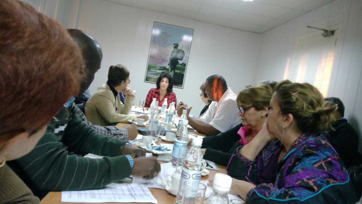 MirurgiaRamirez's tweet photo. La Ministra del Comercio Interior,temprano en la mañana, puntualizando con los cuadros del Ministerio, de las cadenas y del Comercio de La Habana , el apoyo a los municipios afectados,!! VAMOS POR MAS PARA EL PUEBLO!! https://t.co/228Lb1kAgU
