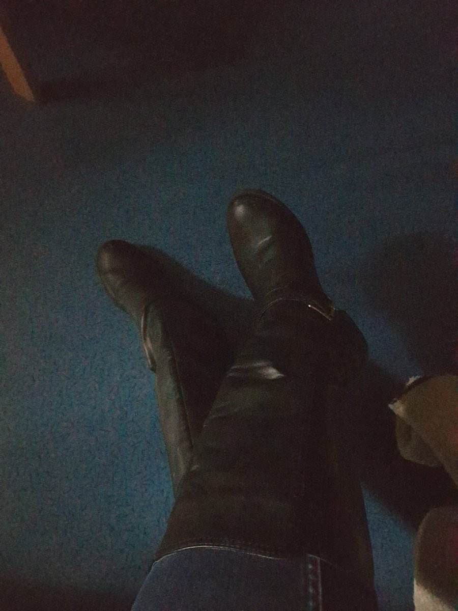 KrolowaC's tweet image. Savez-vous où se trouve votre place bande de merde ? Sous mes bottes à me lécher la semelle👸🏼👅🖕🏻 #moneyslave #soumis #esclave #pieds #mistress #domination #paypig #moneymistress #slave