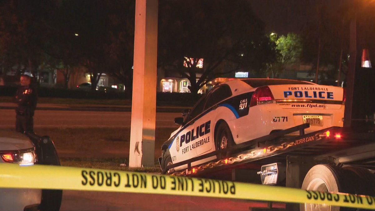 Man steals Fort Lauderdale police car, leads officers on chase in Pembroke Pines bit.ly/2Gc1jsl?utm_so… https://t.co/Xbwtr4uwrk