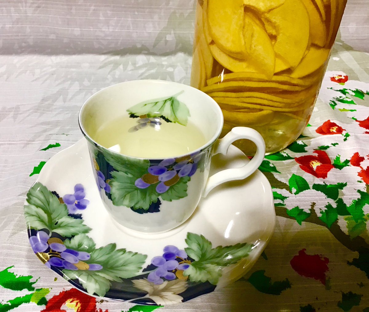 栴 セン در توییتر 風邪引きさん献立 日頃の頑張りのせいか娘が遂に風邪っぴきさん じゃがバターの 洋風雑炊 自家製梅干し 喉に優しい自然の恵 自家製 花梨湯 暖かくして早く元気になってね Twitter家庭料理部 風邪 おうちごはん