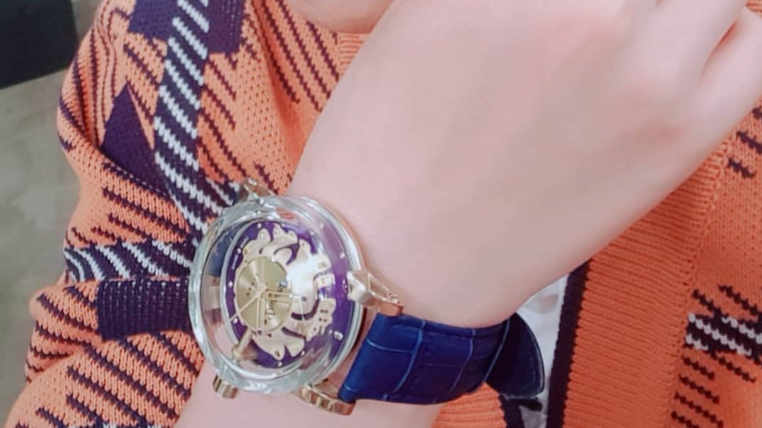 heeliciouss's tweet photo. i really love watches. but my god heenim, i can't afford that one 😭 i can already buy a decent laptop with that money 😂 #kingofpromo https://t.co/mkflc40anZ