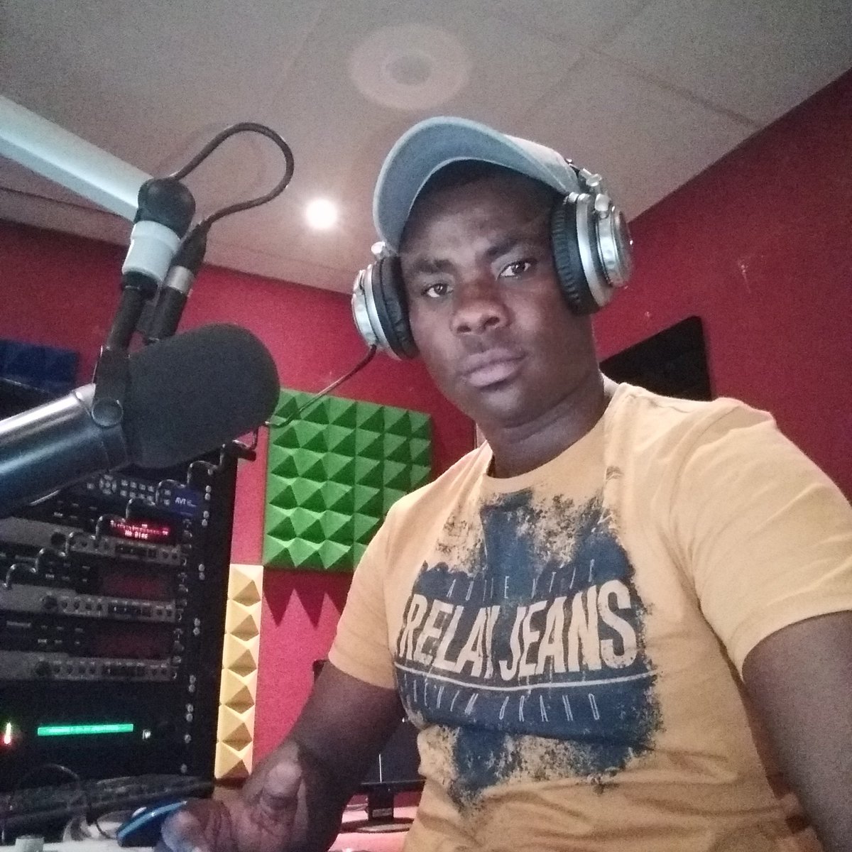 NevigatorK's tweet photo. #Drive101 @MALAFM101 
with @HobyaniJessica
@MabasaRodney
@ndzivalelo71

#Topic
xana hiwihi nkonka waku damarheta switikara swa swifaniso swa vafundhisi va nwina atimovheni kumbe a mavantini ya tindlu? https://t.co/wZpkxRdkg4