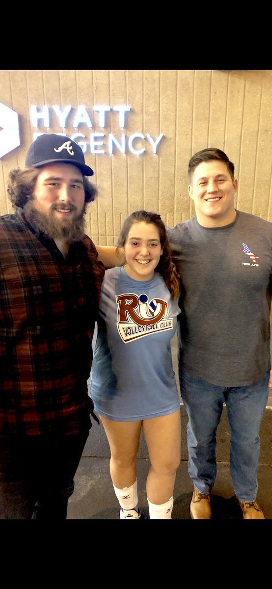 steakshapiro's tweet photo. Just your average night after volleyball practice when the Captain of the Patriots and a Dawg legend picks you up on his way back to team hotel.
@dandrews61 @680TheFan
#BabySophie #PatsFan #GeorgiaFan #FootballFan https://t.co/FPy0DO9xzX